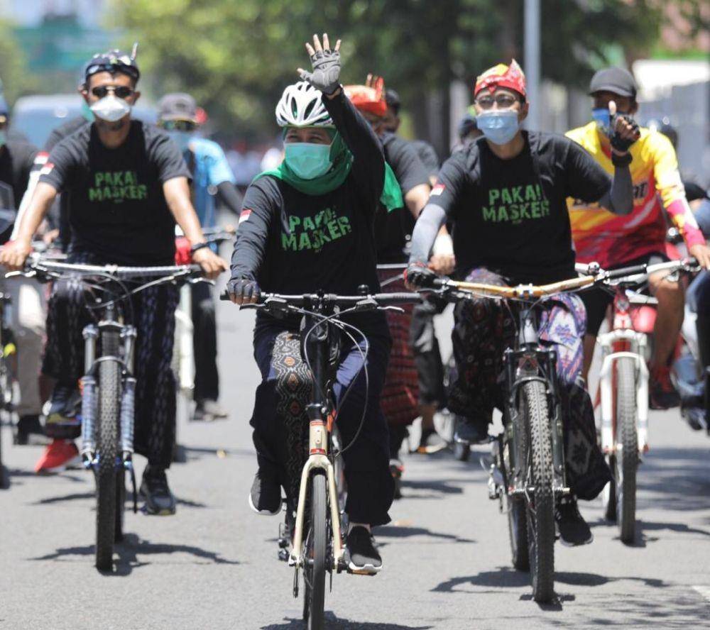Suasana gowes bersama Gubernur Jatim, Khofifah Indar Parawansa di Situbondo, Minggu (25/10/2020). IDN Times/ Dok istimewa