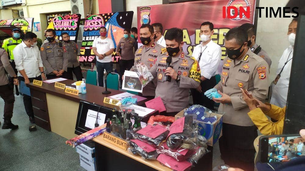 Kapolda Sulsel Irjen Merdisyam dalam ekspos tersangka di kantor Polrestabes Makassar. IDN Times/Sahrul Ramadan