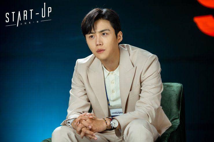 10 Ide OOTD Simpel ala Kim Seon Ho, CEO Keren di KDrama Start-Up