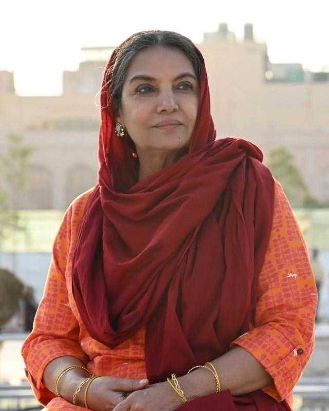 instagram.com/azmishabana18