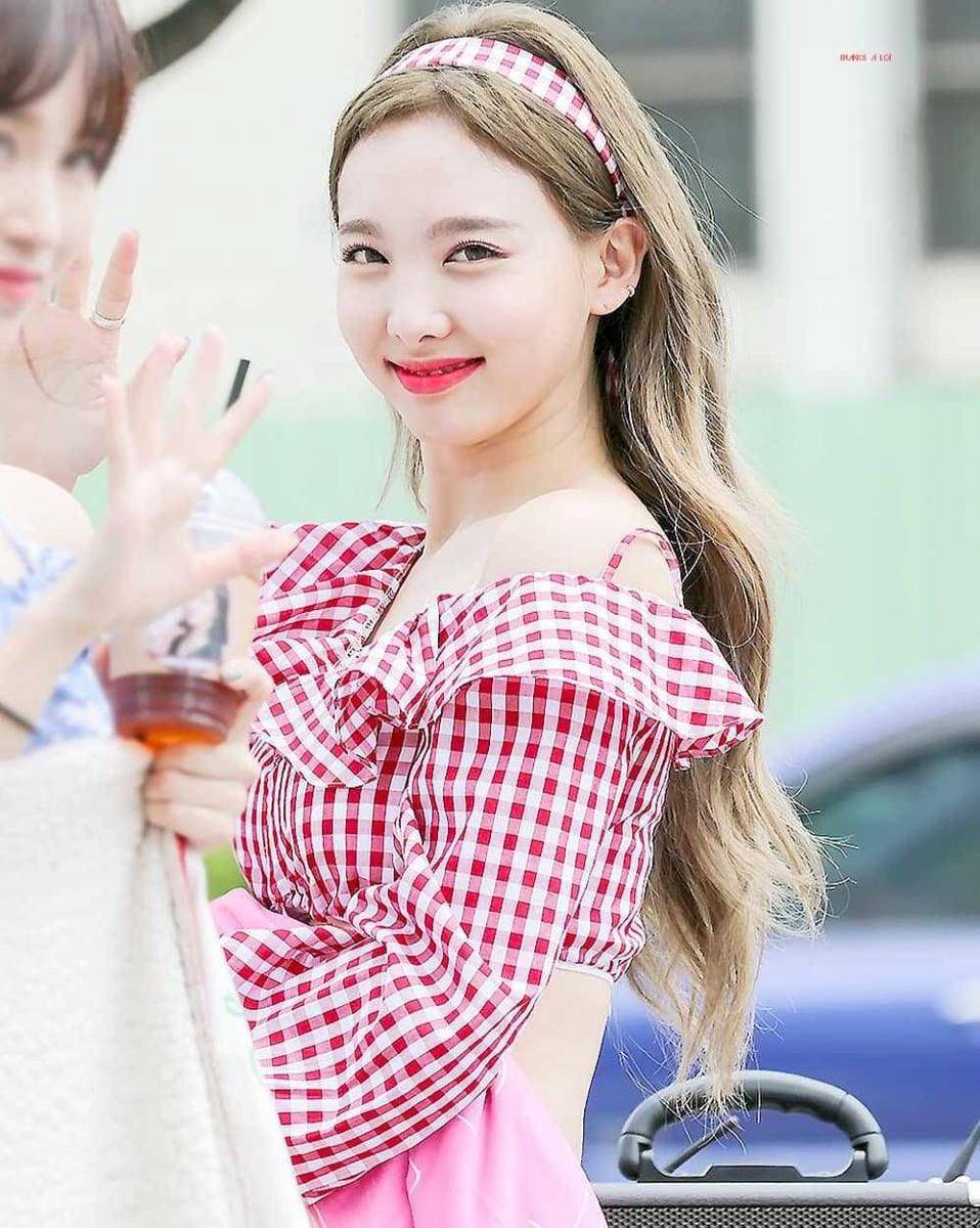 Instagram.com/twnayeon