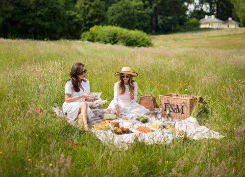 Lagi Trending, 10 Ide Foto Piknik Instagrammable di Taman Lokal