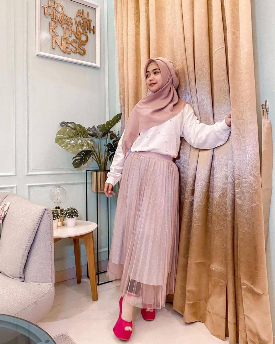 instagram.com/riaricis1795