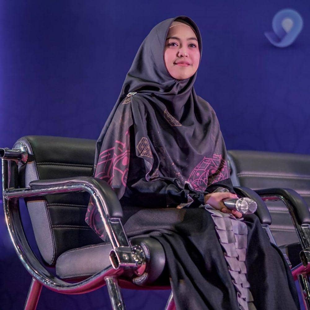 instagram.com/riaricis1795