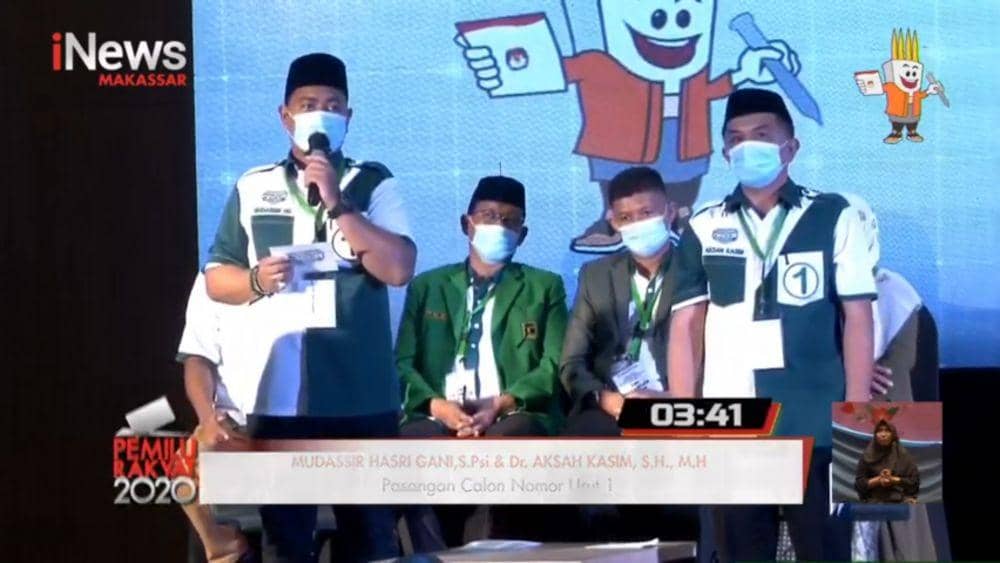 Paslon Bupati Barru nomor urut 1, Mudassir Hasri Gani-Aksan Kasim saat debat kandidat Pilkada Barru di Hotel Gammara Makassar, Selasa (27/10/2020). Tangkapan layar
