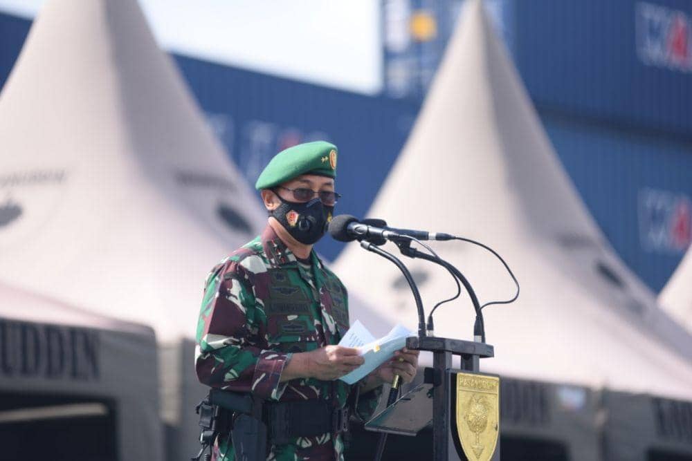 Pangdam XIV Hasanuddin Mayjen TNI Andi Sumangerukka memberangkatkan prajurit Satgas Yonif Raider 700 ke Papua. IDN Times/Kodam XIV Hasanuddin