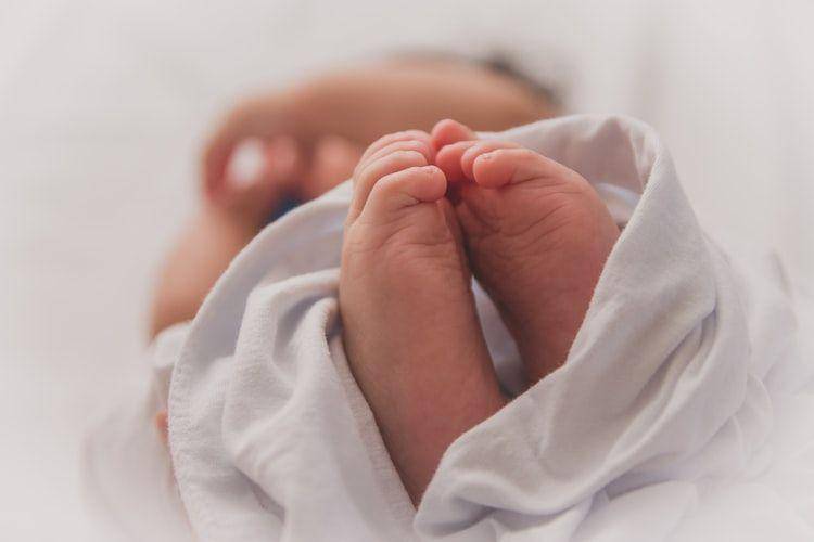 Ilustrasi foto bayi. Sumber: Unsplash.com/Luma Pimentel