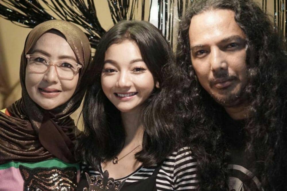 Jarang Terekspos, 10 Potret Kebersamaan Glenca Chysara dan Mamanya