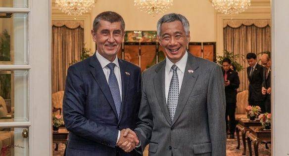 Perdana Menteri Ceko, Andrej Babis ketika bertemu dengan PM Singapura, Lee Hsien Loong di Singapura tahun 2019 (Dokumentasi Kantor Presiden Ceko)