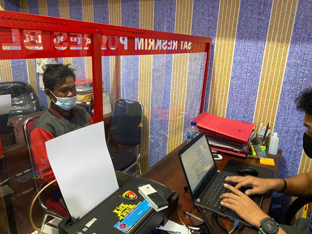 Pelaku saat menjalani pemeriksaan oleh polisi, IDN Times/ istimewa
