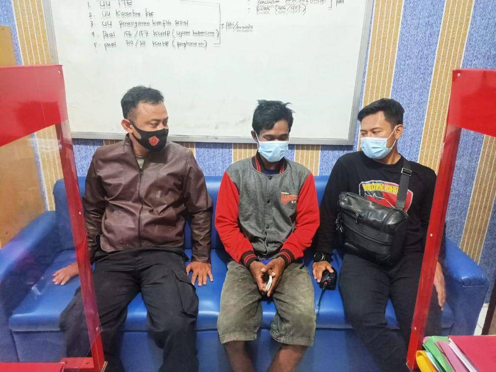 Pelaku saat menjalani pemeriksaan oleh polisi, IDN Times/ istimewa