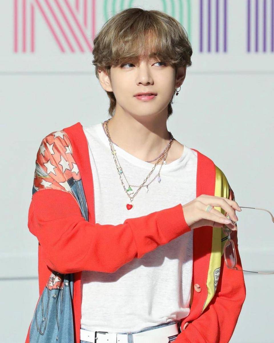instagram.com/bts_v/