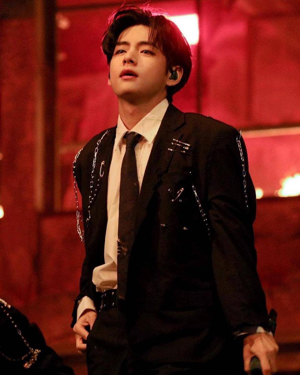 instagram.com/bts_v/