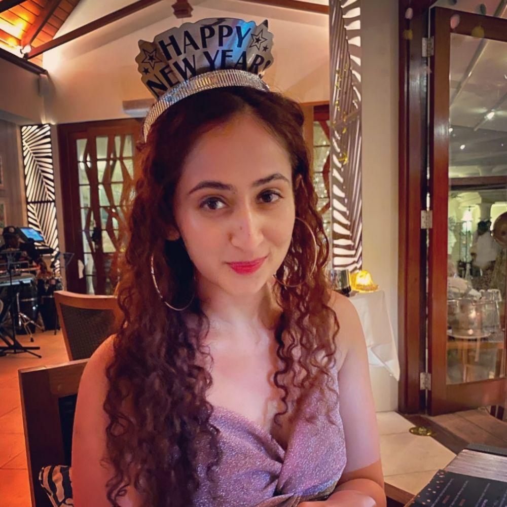 9 Potret Ruchikaa Kapoor, Pacar Shaheer Sheikh yang Menawan Abis!