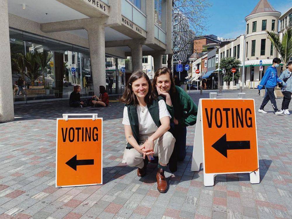 Chloe Swarbrick adalah salah satu politisi yang mendukung referendum tentang legalisasi ganja di Selandia Baru. Instagram.com/chloe.swarbrick