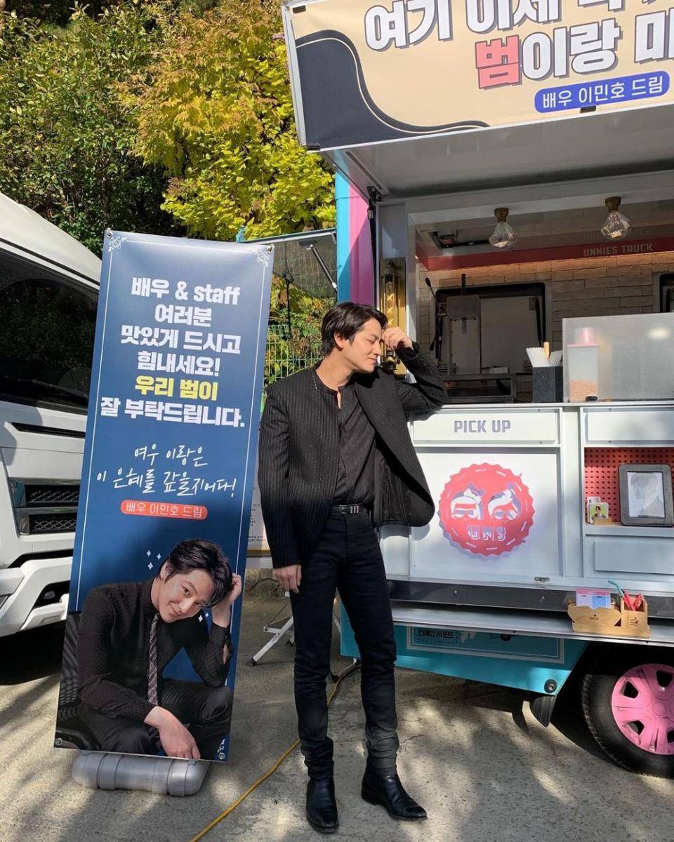https://www.instagram.com/k.kbeom
