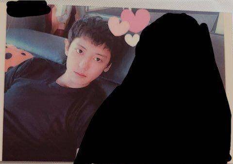 Sosok yang diduga Chanyeol terlihat mesra dengan seseorang yang disamarkan | Pann.nate.com