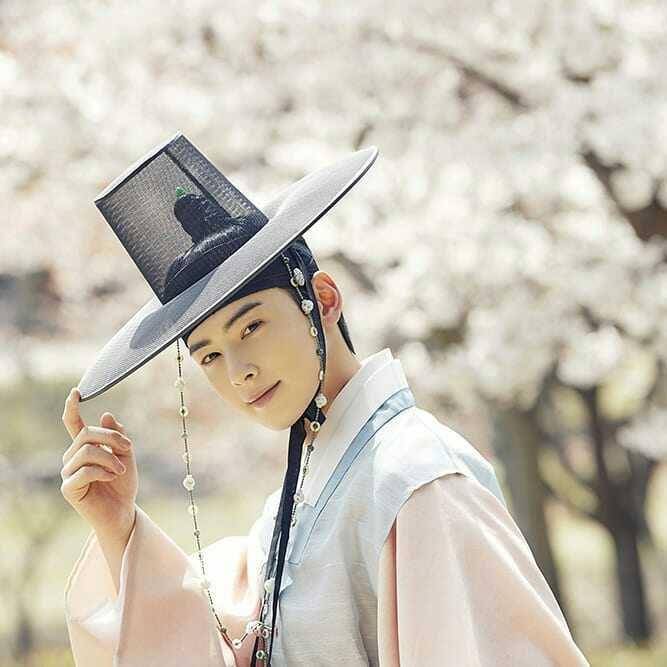 Instagram.com/eunwo.o_c