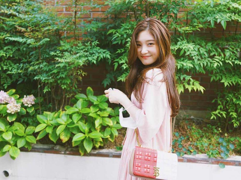 Jadi Idol Idaman, 9 Potret Chaeyeon DIA yang Girlfriend Material Abis
