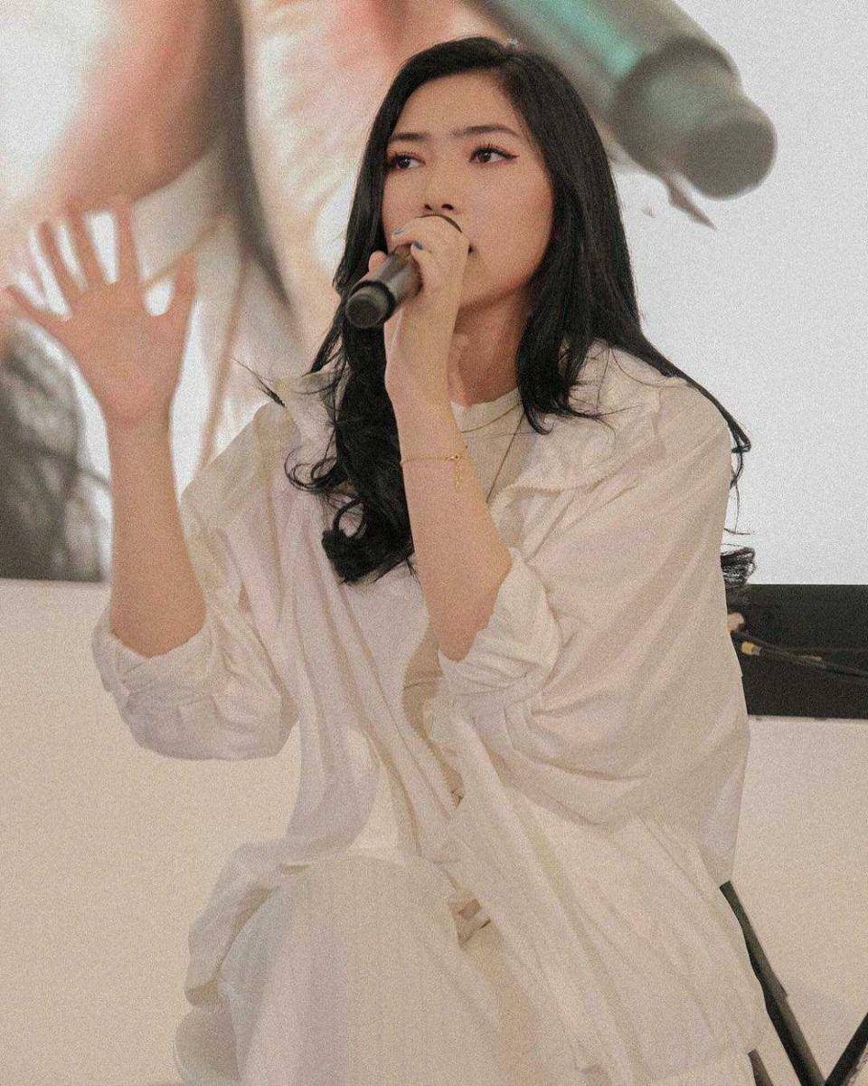 instagram.com/isyanasarasvati