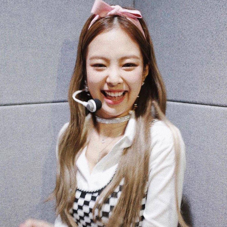 Instagram.com/jennierubyjane