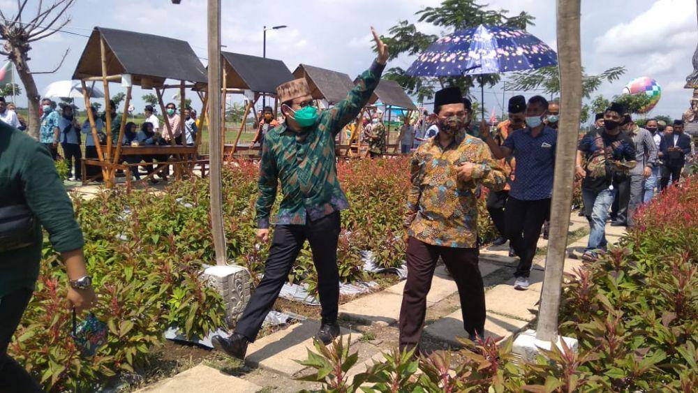 Menteri Desa, Pembangunan Daerah Tertinggal dan Transmigrasi, Abdul Halim Iskandar saat berkunjung ke Tulungagung, IDN Times/ Bramanta Pamungkas