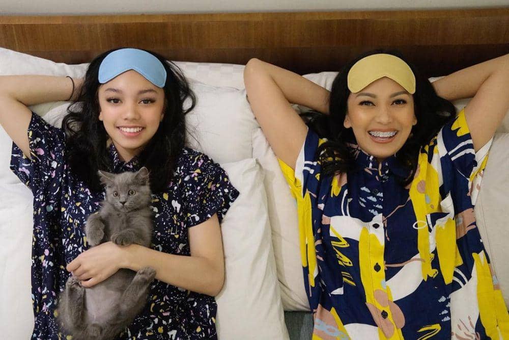 Penuh Tantangan! 10 Seleb Ini Sudah Punya Anak Berusia Belasan Tahun