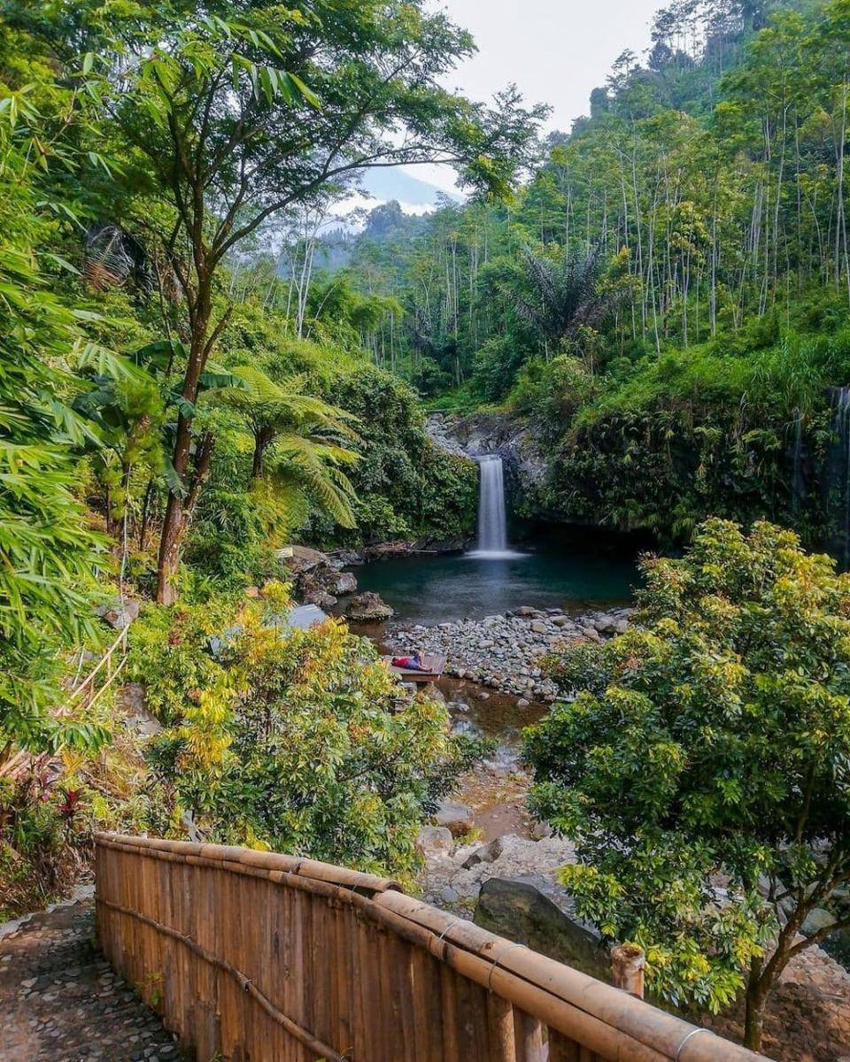 Curug Bayan (instagram.com/curug_bayan)