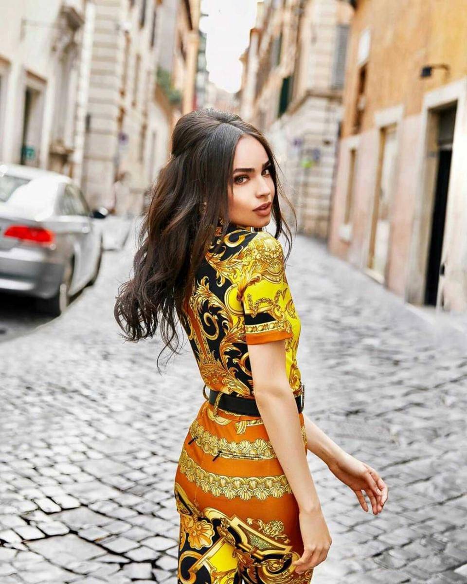 instagram.com/sofiacarson