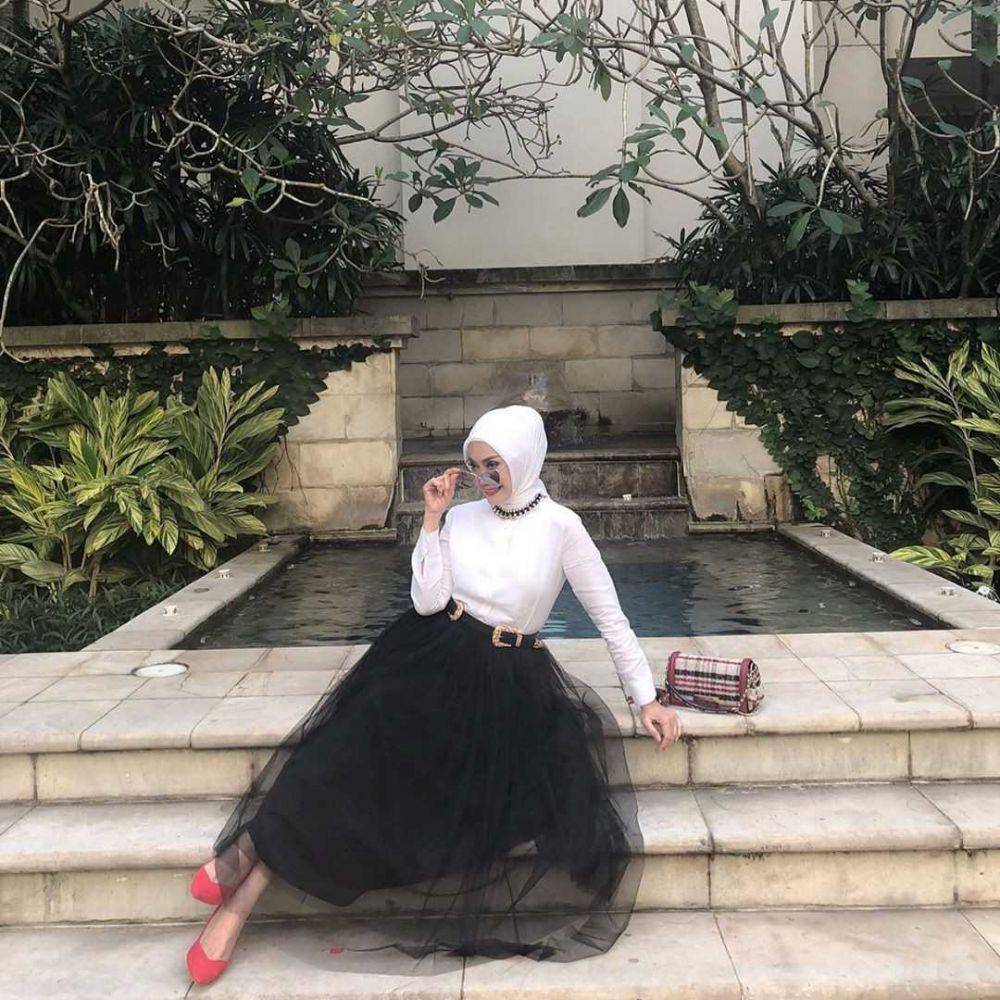 Outfit Okky Asokawati (instagram.com/okkyasokawati)