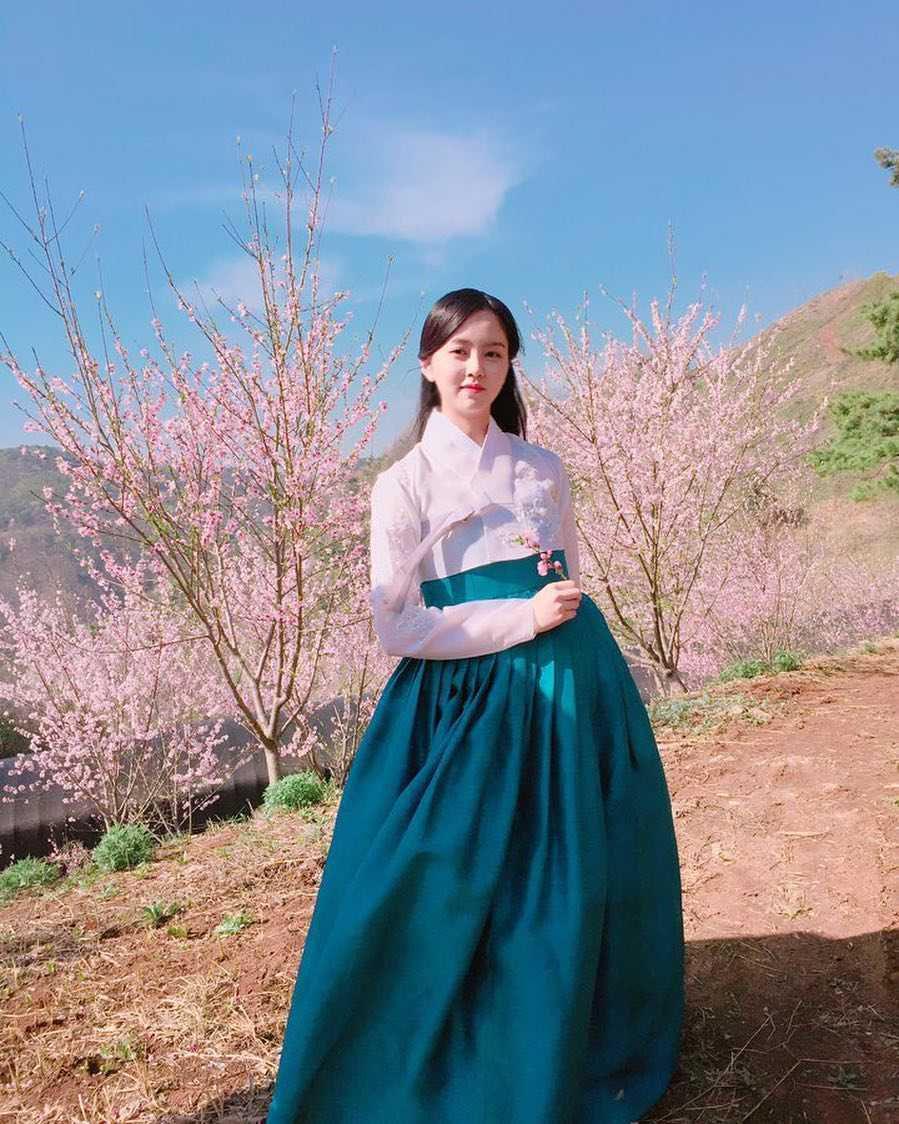 10 Pesona Kim So Hyun Berbalut Hanbok, Gorgeous Parah!