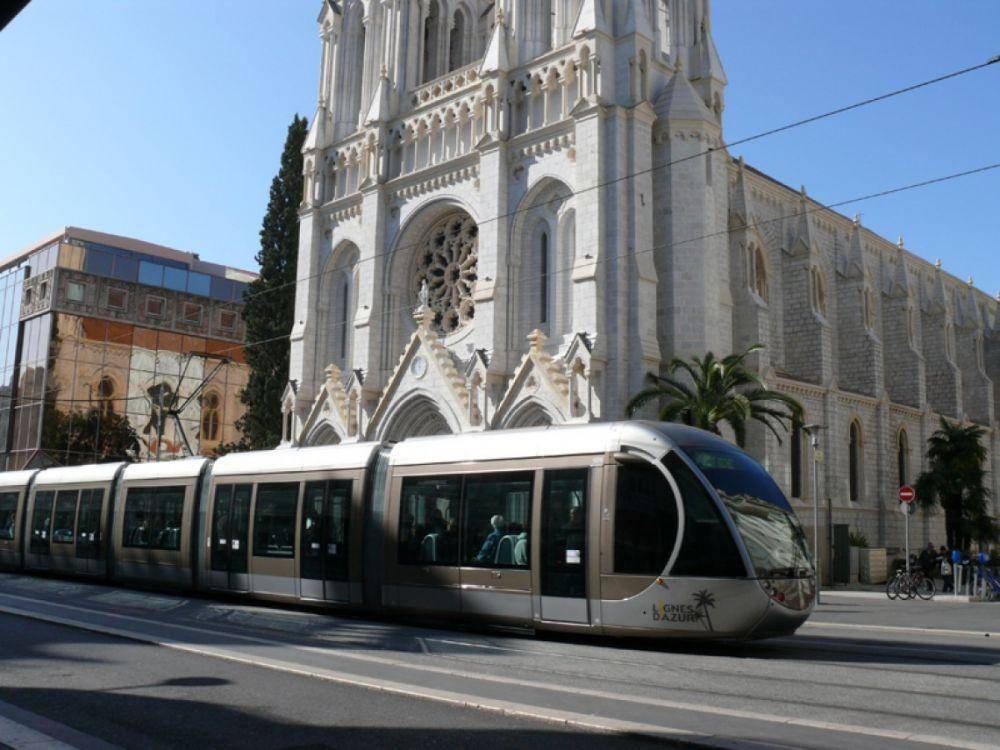 Ilustrasi Gereja Basilika Notre Dame di Nice, Prancis (www.en.nicetourisme.com)
