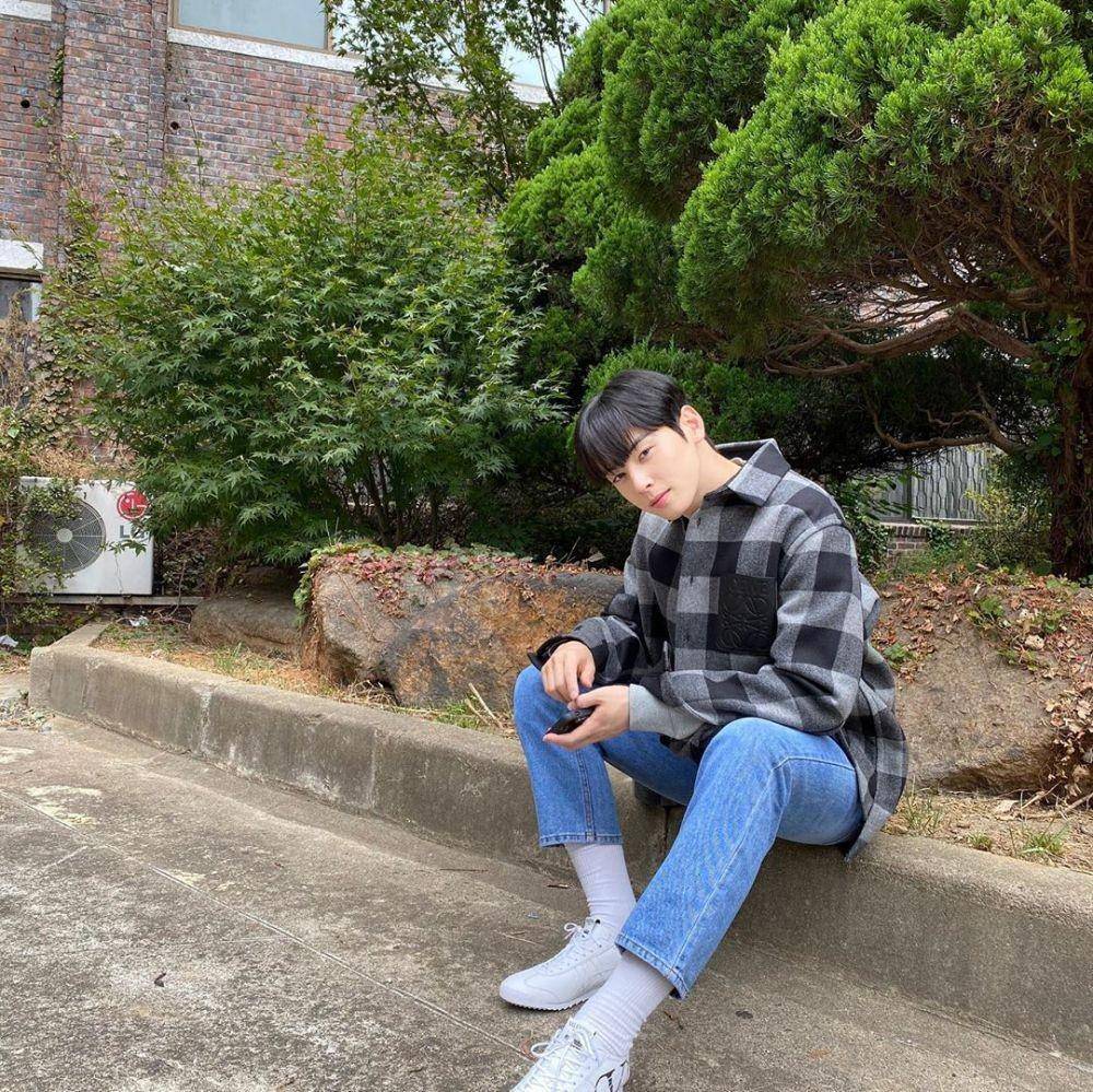 Instagram.com/eunwo.o_c