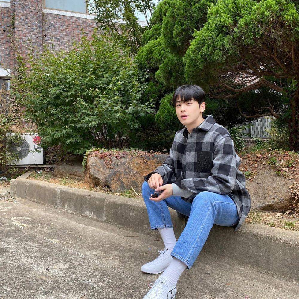 Cha Eun Woo (instagram.com/eunwo.o_c)