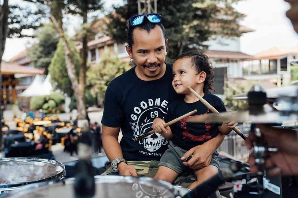 10 Potret Gibby, Putra Cella Kotak yang Kian Kece dan Menggemaskan