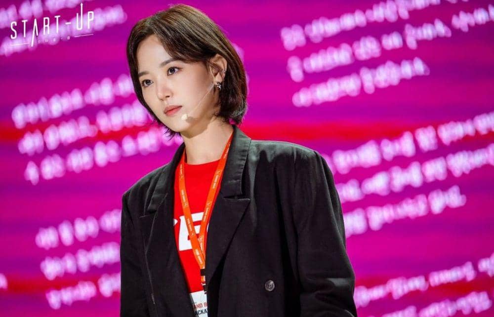 10 Potret Memesona Kang Han Na 'Start-Up' dengan Rambut Pendek