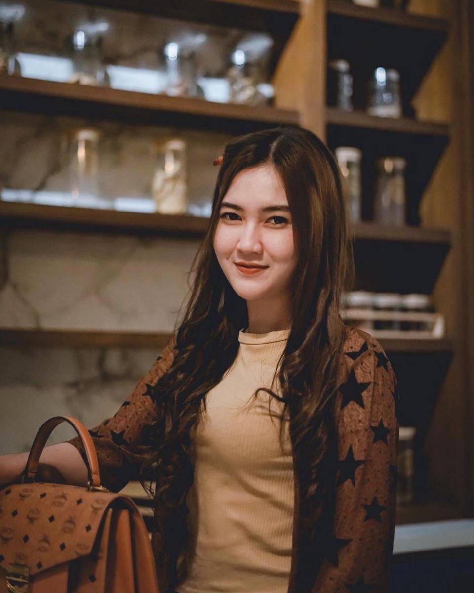 Instagram.com/nellakharisma