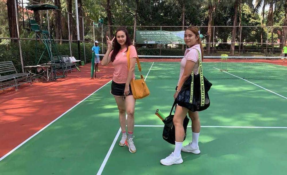 9 Potret Hits Aura Kasih Saat Olahraga, Bugar Bahagia!