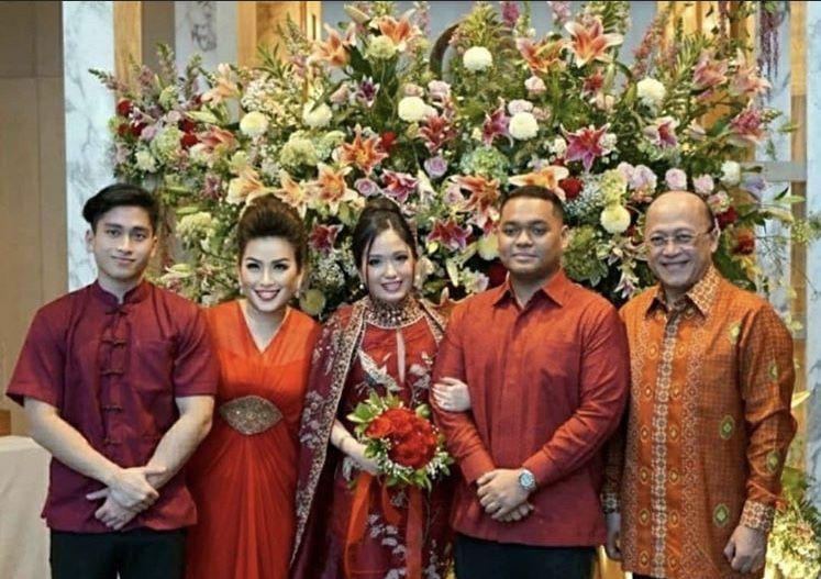 10 Momen Tunangan Putri Mario Teguh, Dilamar Anak Adang Daradjatun