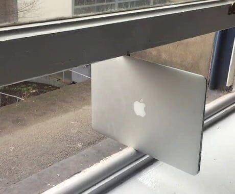 Twitter.com/_youhadonejob1