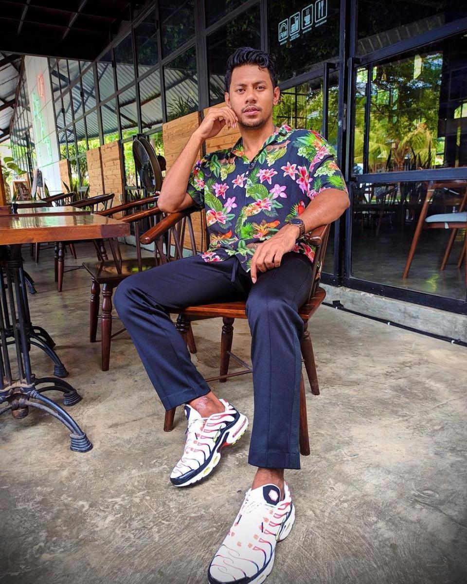 10 Potret Marlon Abraham, Om-om Manis yang Viral di TikTok
