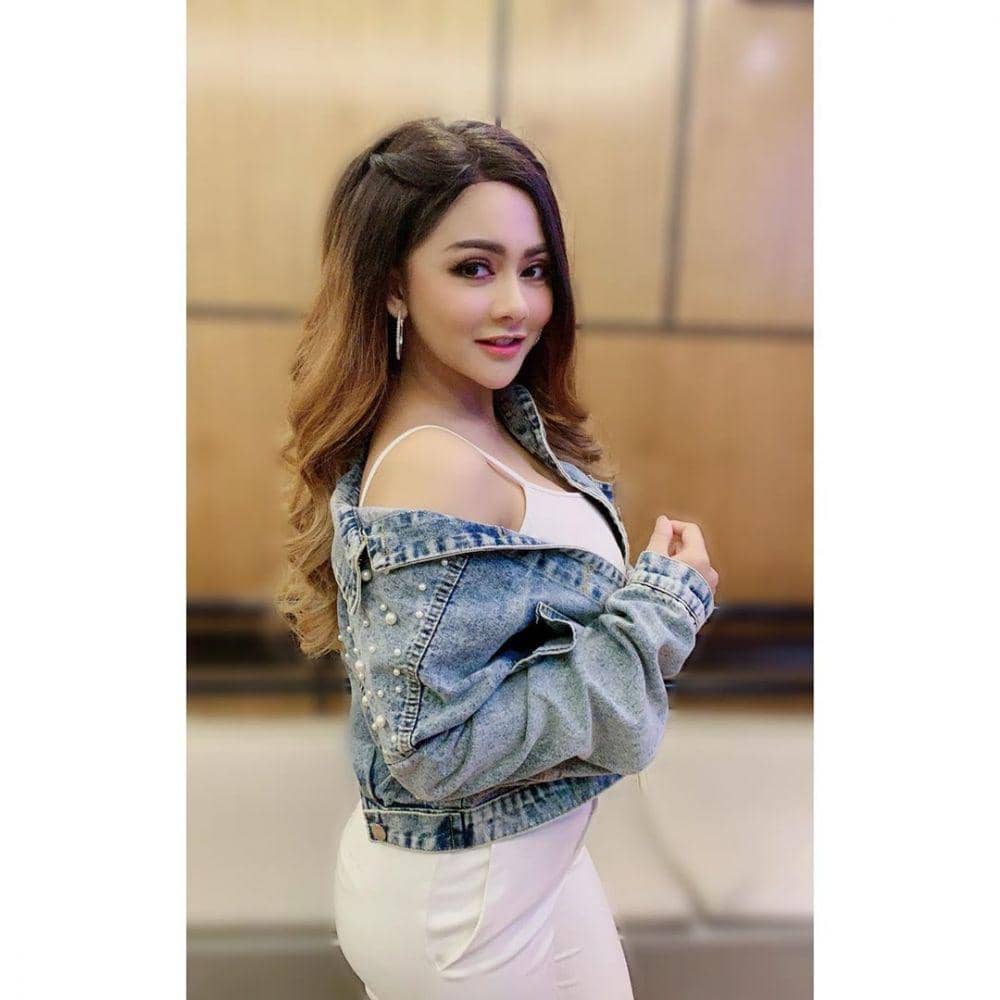 Instagram.com/jenitajanet