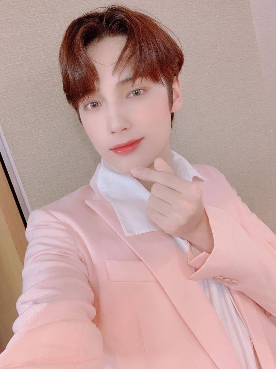twitter.com/TXT_members