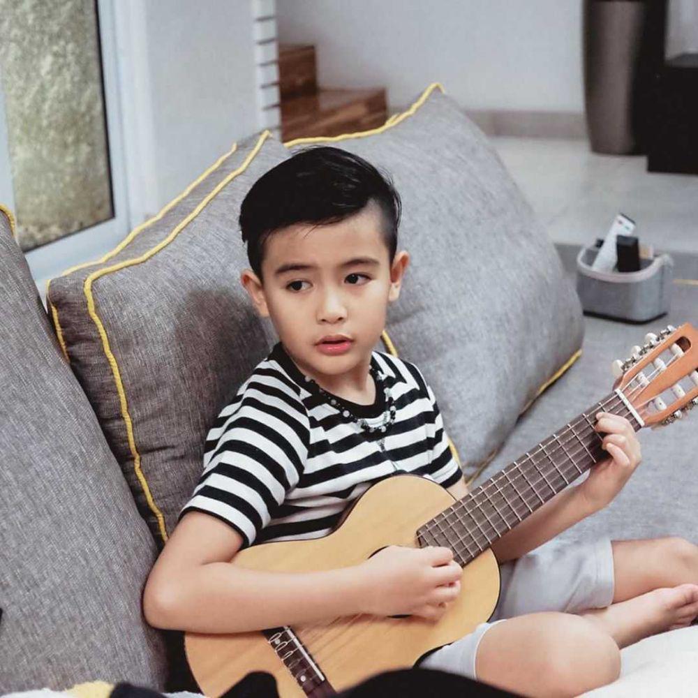 10 Potret Ryshaka, Putra Tercinta Ryan Delon dan Sharena yang Memikat