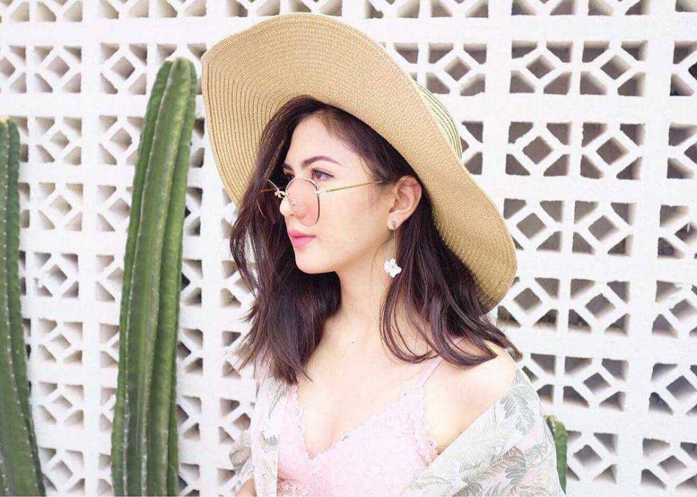 10 Potret Kece Jessica Mila Kenakan Kacamata, Pesonanya Bikin Oleng