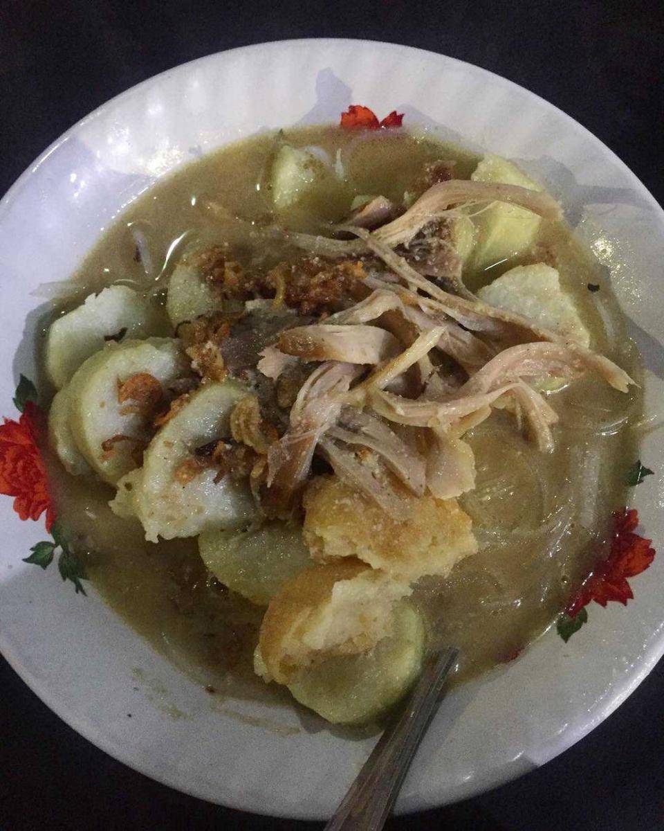 soto Tamanwinangun (instagram.com/buf.eat)