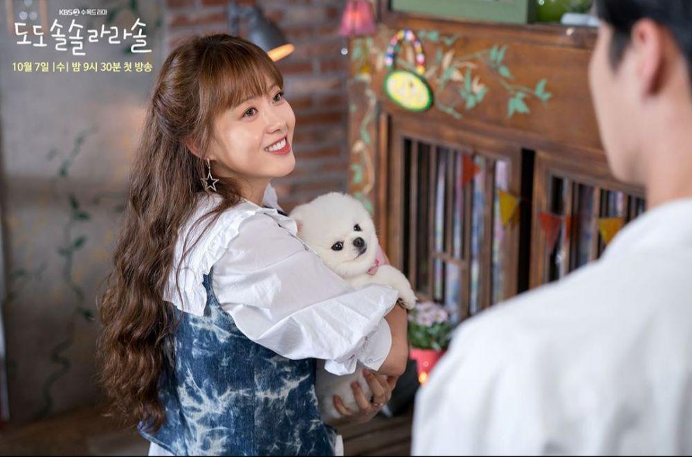 9 Potret Mimi, Anjing Kesayangan Go Ara di 'Do Do Sol Sol La La Sol'
