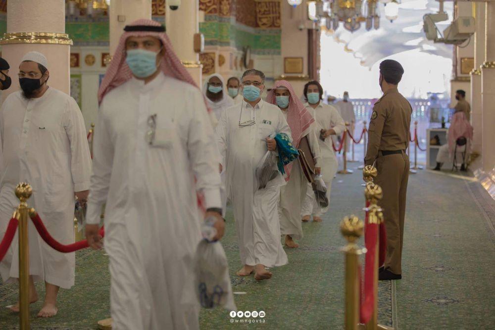 Jemaah Umrah Wajib Swab saat Tiba di Tanah Air