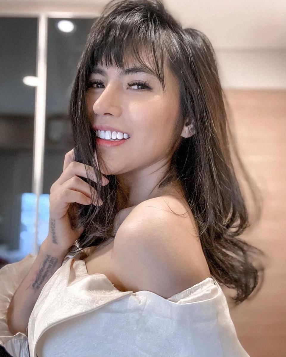 Instagram.com/angelalee87