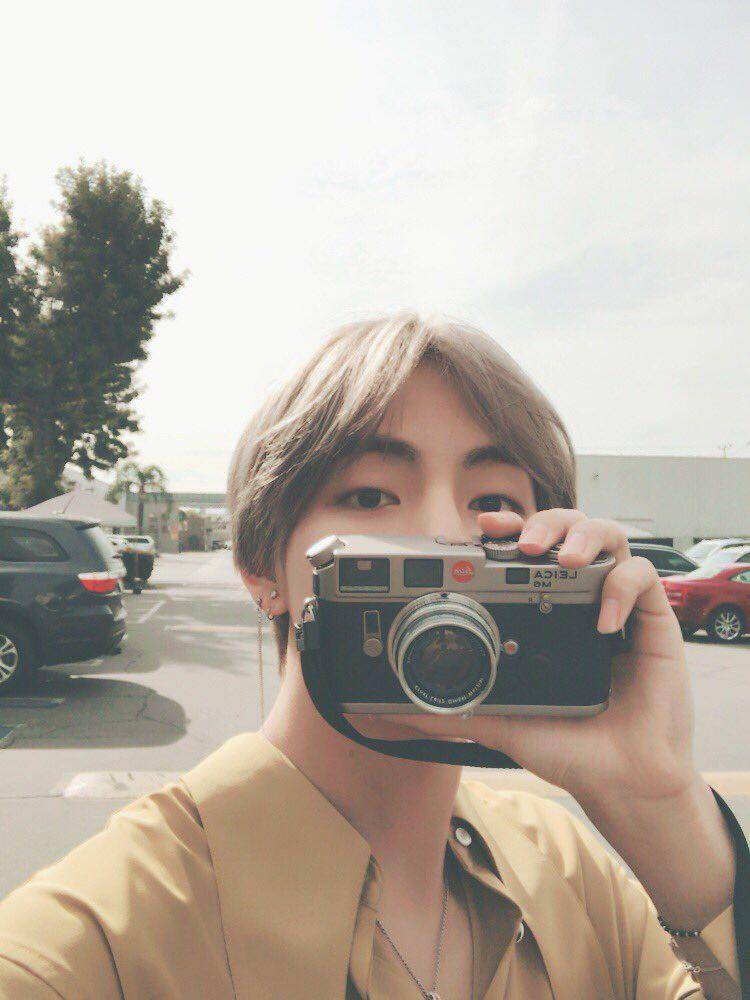 V BTS (twitter.com/BTS_twt)
